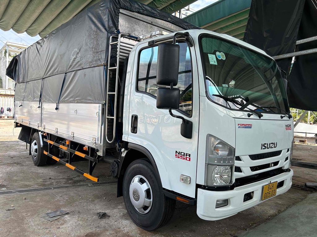 Thanh lý Isuzu NQR 550 5,7 tấn 2021 thùng 5m8