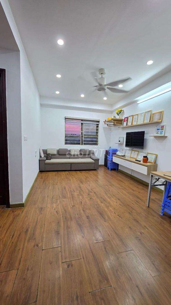 Продается квартира Kien Hung Ha Dong площадью 60,8 м², 2 спальни, 2 спальни, 2 туалета, угловая квартира за 2,85 миллиарда долларов