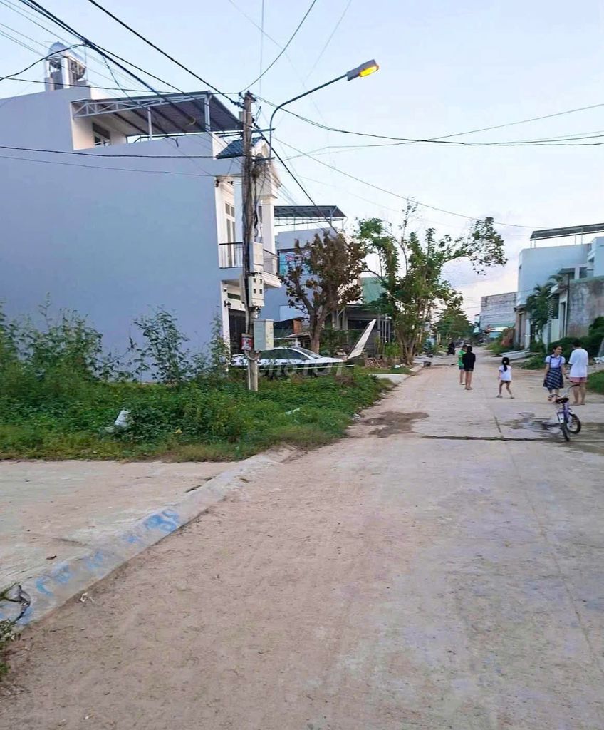 Bán lô đất ôm cua 2 mặt tiền khu vực 6 quy nhơn Bán lô đất ôm cua 2 mặt tiền khu vực 6 quy nhơn