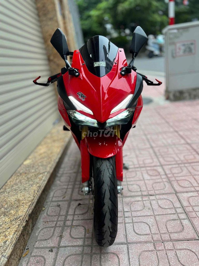 Honda CBR250RR 2021 ABS Красный автомобиль красивый кенг