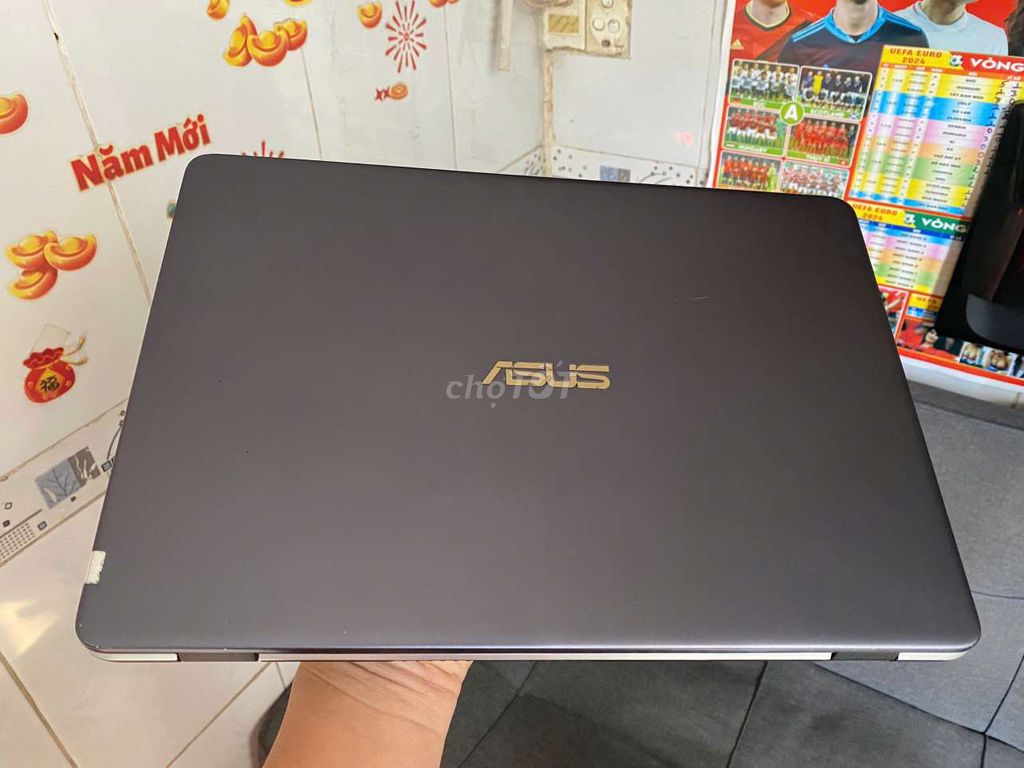 Asus X405a. I3 th7 7100U. Ram 8G. Ssd 128G