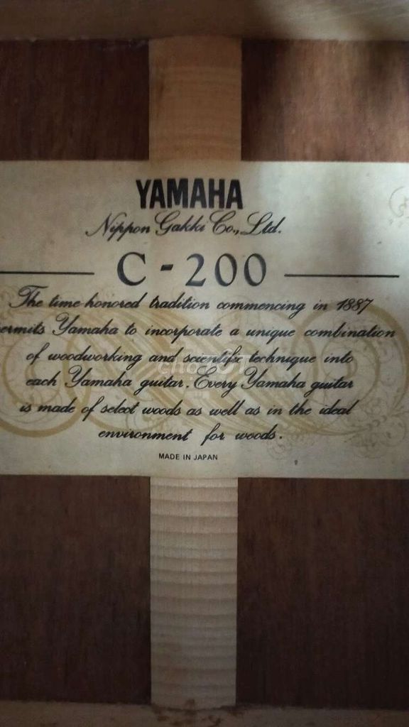 Guitar classic Yamaha C-200