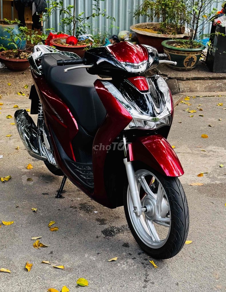 Honda SH 125i ABS конец 2025 г. Красно-черный 500 км
