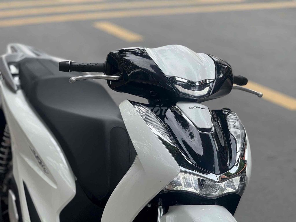 SH 125i ABS 2025 TRẮNG ( GÓP BAO NỢ XẤU ). Mua bán Xe máy tại Thành phố Thủ Đức Tp Hồ Chí Minh được đăng bởi Vũ Vũ hình 8