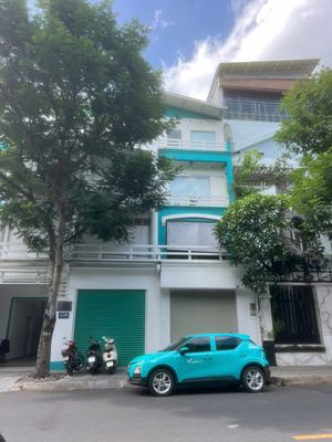 Аренда · 3 комн. · 132 м² · Quận 10, ул. Đường Cao Thắng