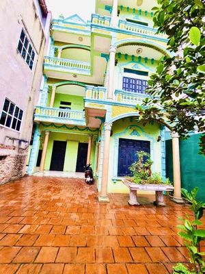 Cho thuê Nhà 3 tầng sân vườn siêu rộng giáp Thanh Trì