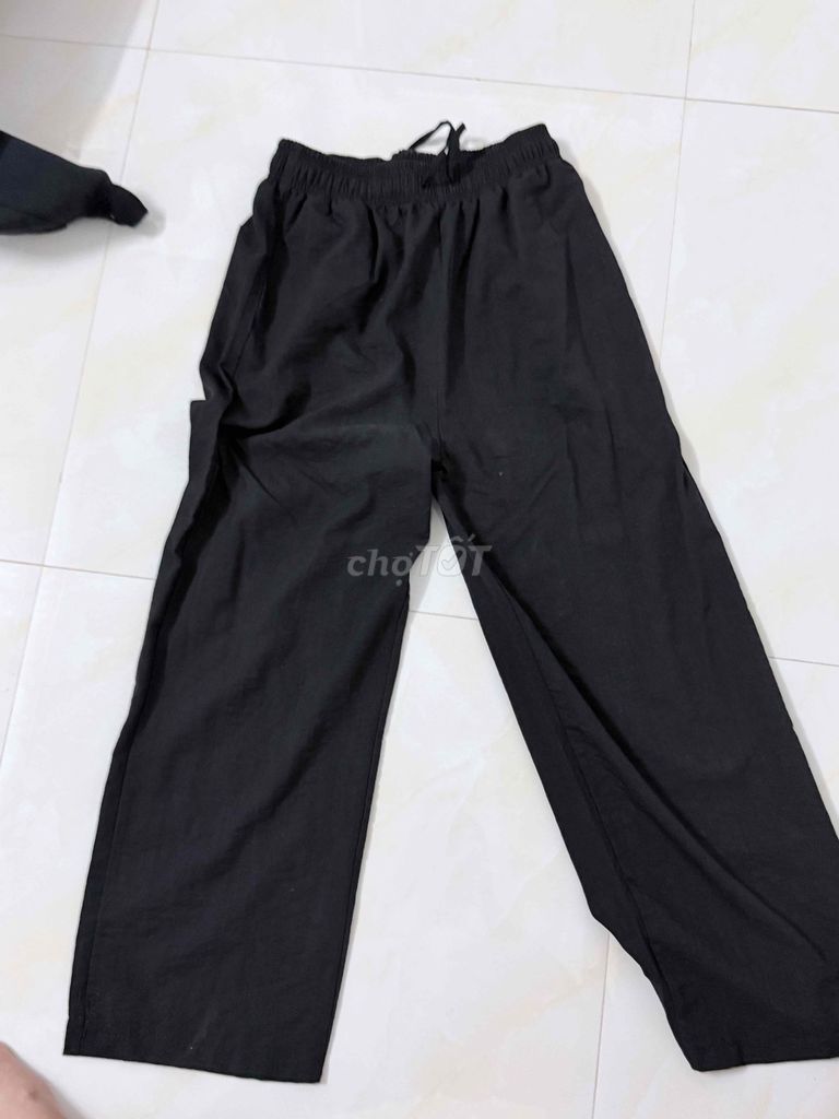 Quần nữ Freesize Đen Đã qua sử dụng. Mua bán Quần áo tại Huyện Mỏ Cày Nam Bến Tre được đăng bởi Vy Phan hình 1