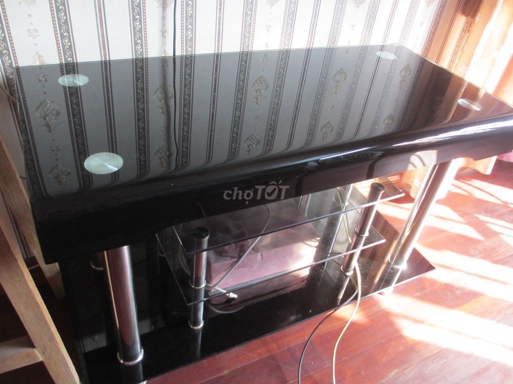 Kệ tivi kính cường lực đời đầu 100 x 45 x 65cm. Mua bán Tủ, kệ gia đình tại Quận Hai Bà Trưng Hà Nội được đăng bởi Mi Chu hình 1