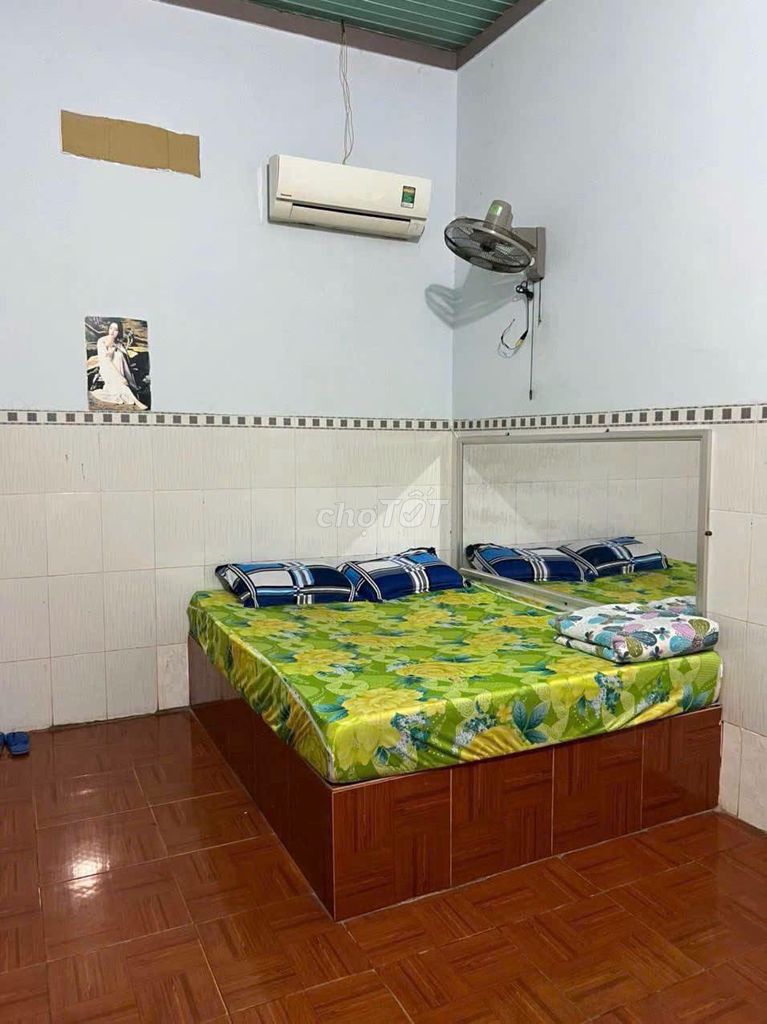 Cần bán gấp dẫy nhà nghỉ đối diện chợ bến sỏi