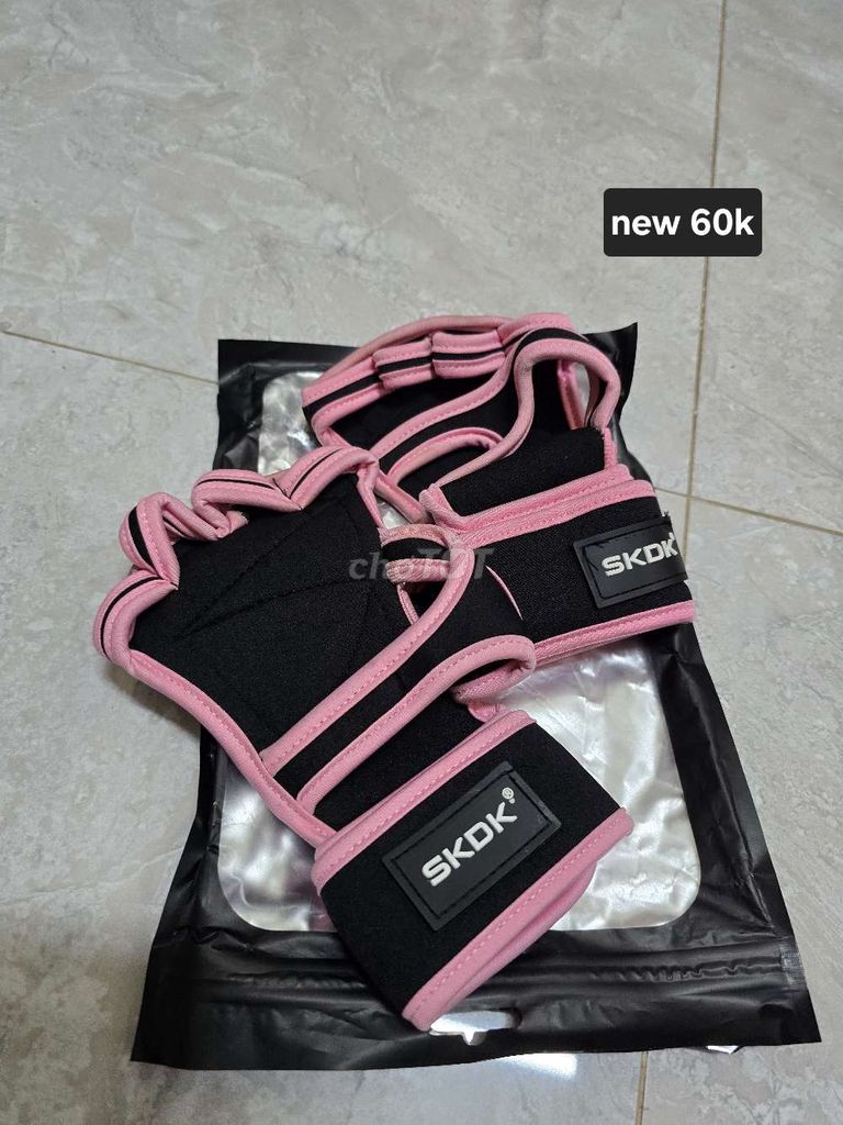 Găng tay tập gym SKDK M Hồng Đen mới 100%. Mua bán Đồ thể thao, Dã ngoại tại Quận 7 Tp Hồ Chí Minh được đăng bởi My Nguyen hình 1