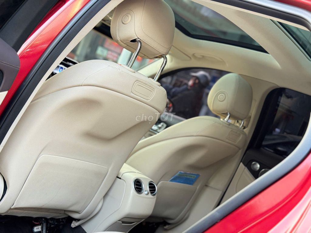 Mercedes GLC300 2018 model 2019 màu đỏ. Mua bán Ô tô tại Quận Thanh Xuân Hà Nội được đăng bởi Nguyễn Tuấn Hoàng hình 13