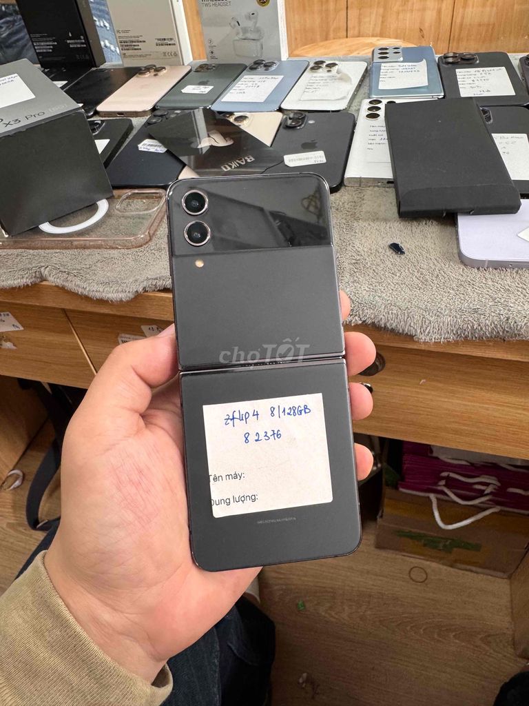 Samsung Z Flip 4 128GB Đen. Mua bán Điện thoại tại Quận Đống Đa Hà Nội được đăng bởi  HT Mobie Trả góp nợ xáu bao duyệt hình 1