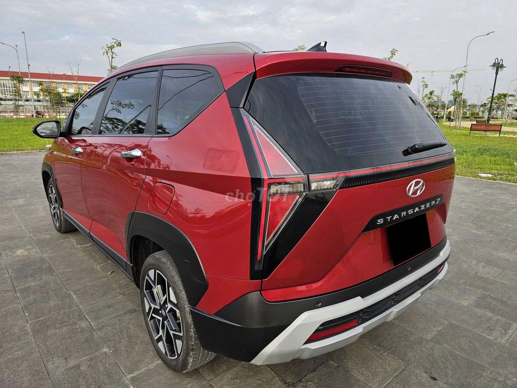 Hyundai Stargazer Premium 2023, красный, 91 000 км
