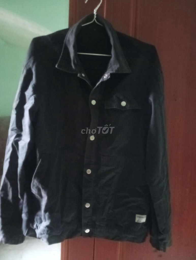 Bán cái áo khoác bò zin hiệu,sai 55kg đến 65kg vừa. Mua bán Quần áo tại Quận Hải An Hải Phòng được đăng bởi hai phong hình 1