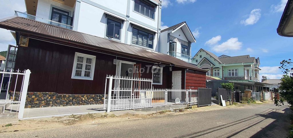 Nhà gỗ cho thuê đủ tiện ích