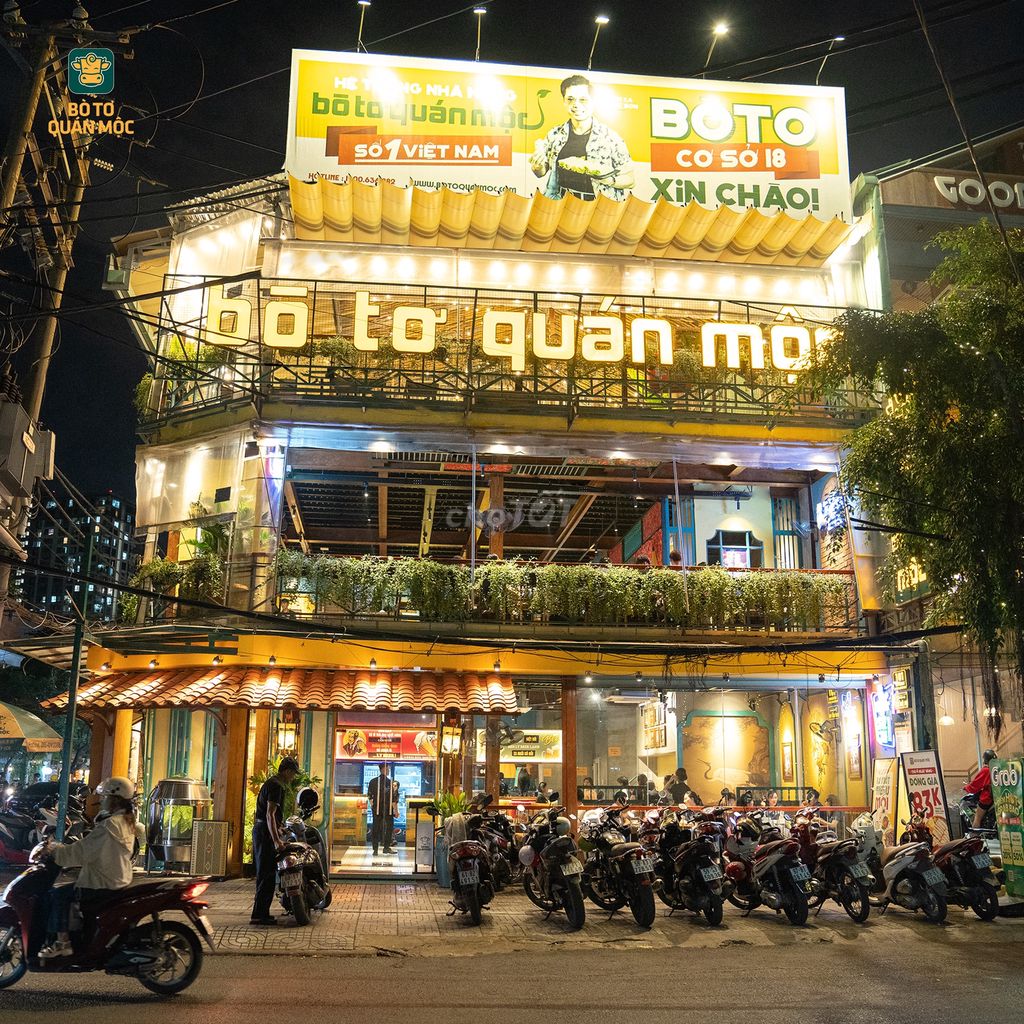 QUẬN 10 TUYỂN PHỤC VỤ + BẾP LƯƠNG THỎA THUẬN