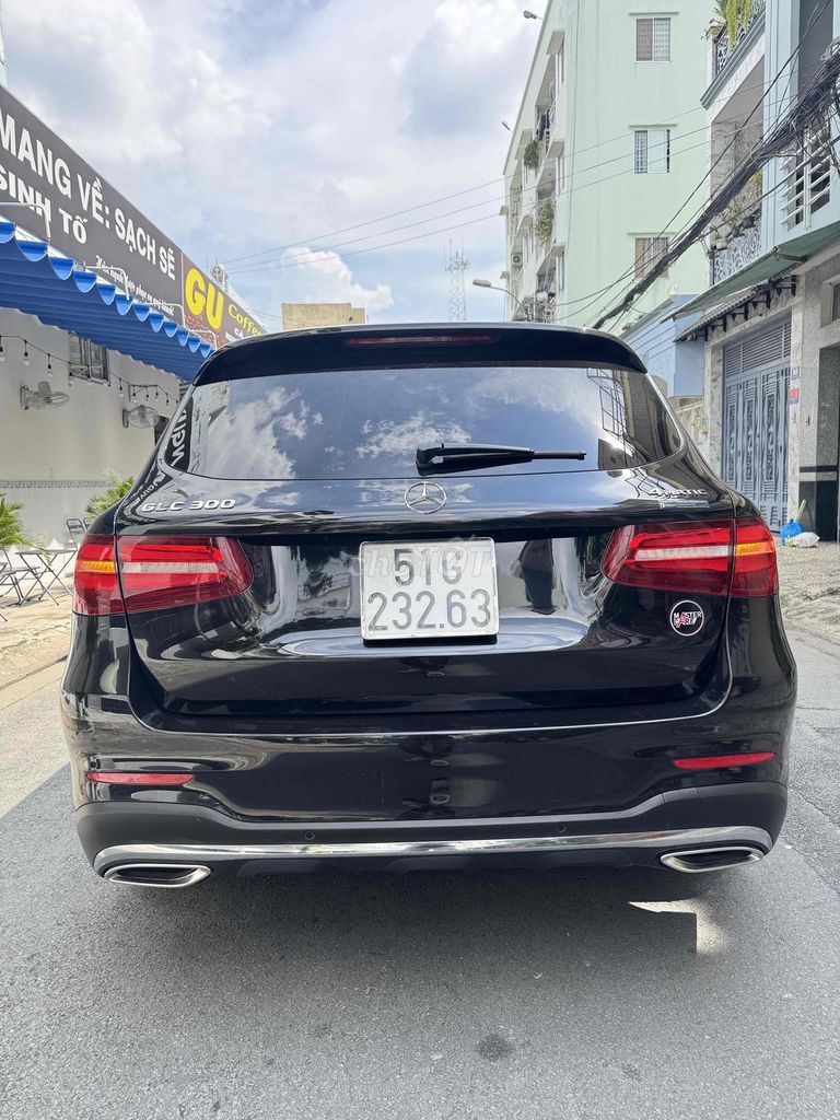 Mercedes Benz GLC300 4matic model  2017 - 62000 km. Mua bán Ô tô tại Quận 11 Tp Hồ Chí Minh được đăng bởi quan hình 4