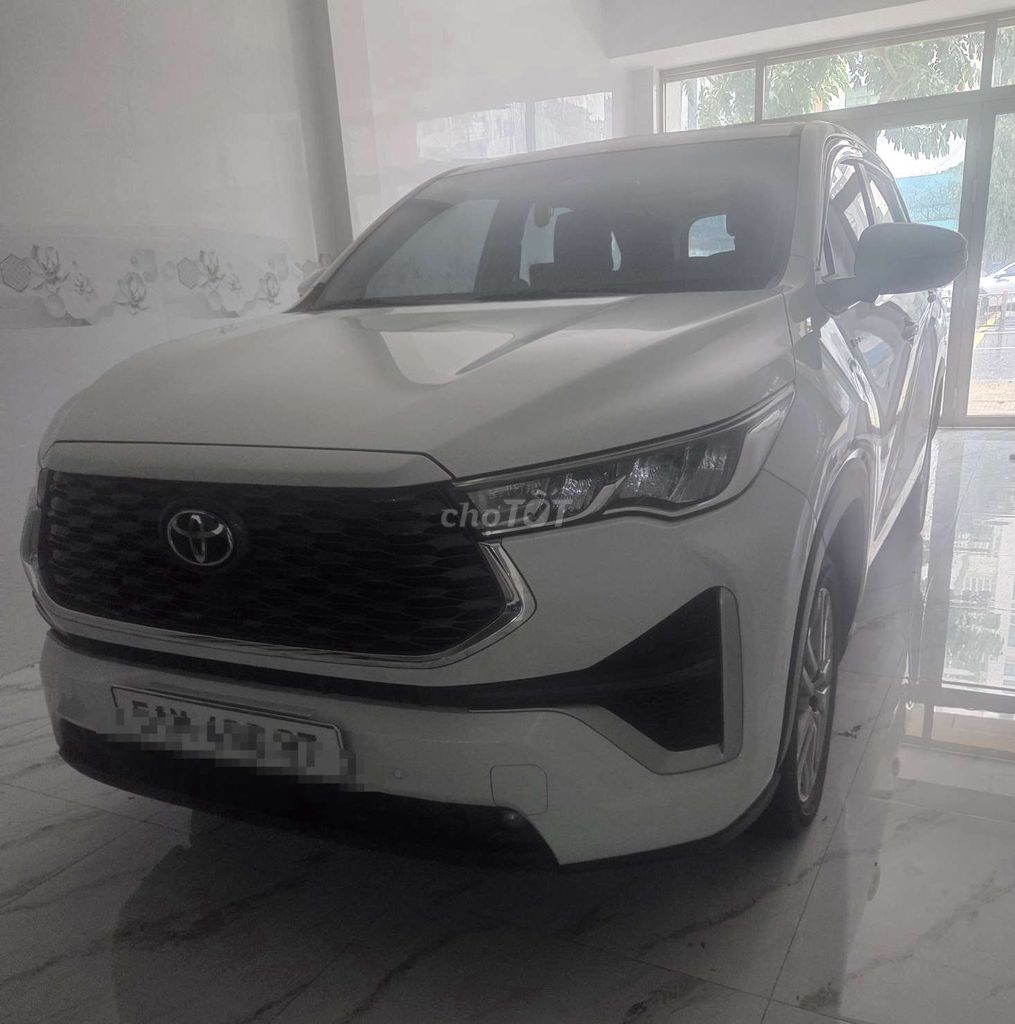 Toyota Innova Cross Hybrid Trắng