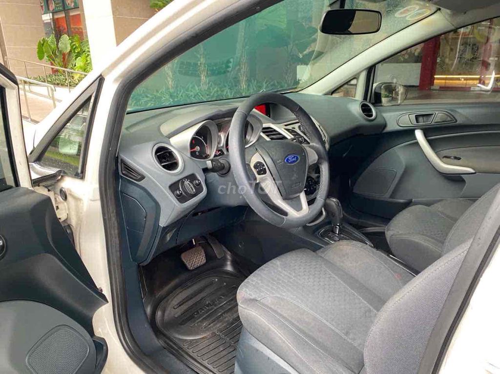 Ford Fiesta 2013 Trắng 59.800 km 1 Chủ. Mua bán Ô tô tại Quận Tân Bình Tp Hồ Chí Minh được đăng bởi Sài Gòn Ford hình 6