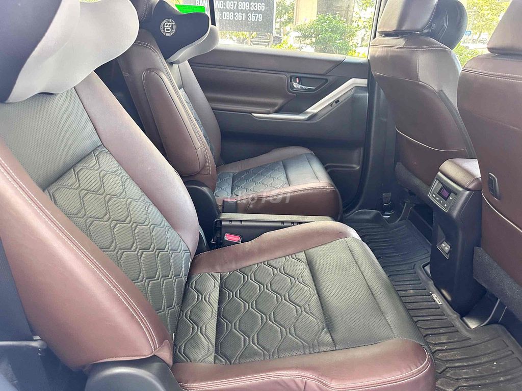 Toyota Hà Đông ban Innova Cross HEV 2024 Trắng/Nâu. Mua bán Ô tô tại Quận Hà Đông Hà Nội được đăng bởi Toyota Hà Đông Tsure hình 6