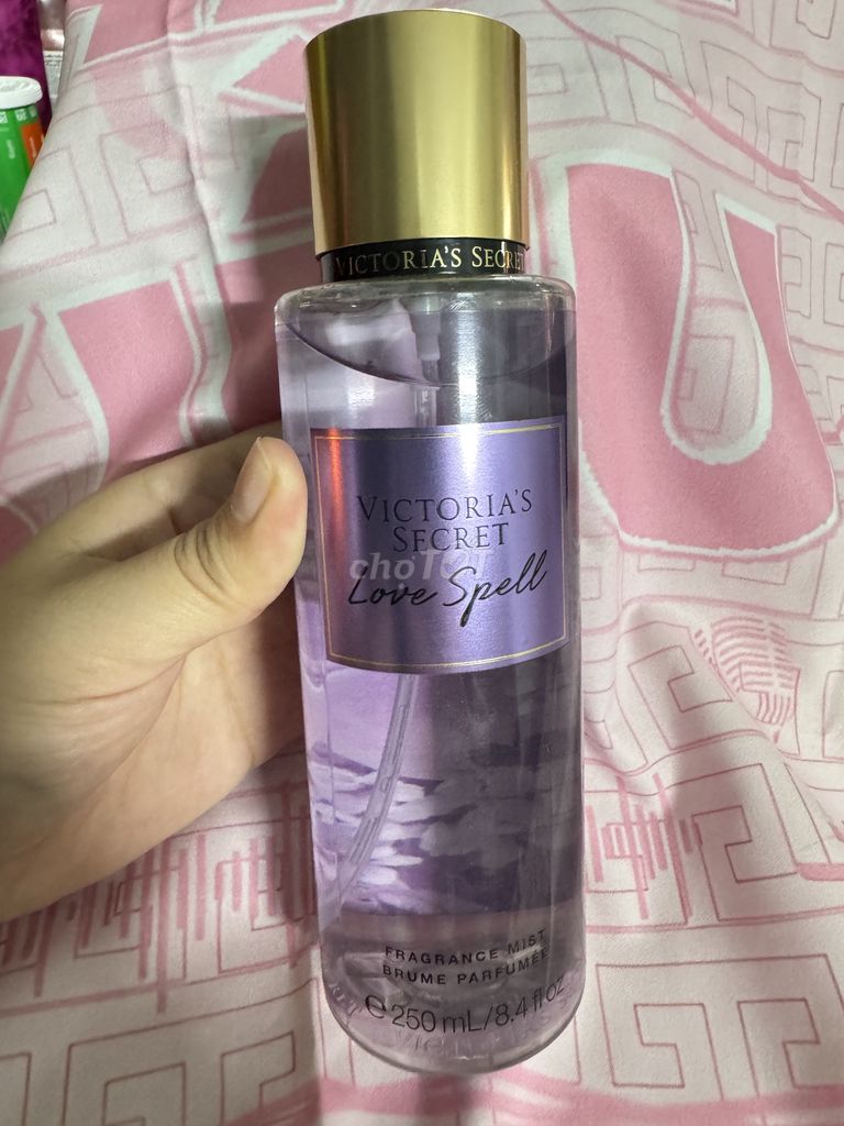 Bodymist hoa đào Victoria Secret Love Spell