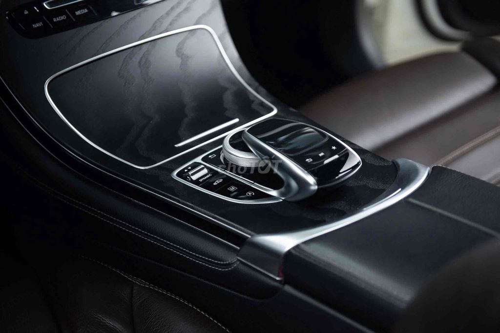 Mercedes GLC300 2018 1 chủ Trắng // Nâu. Mua bán Ô tô tại Quận 7 Tp Hồ Chí Minh được đăng bởi Nguyễn Lê Trung hình 17