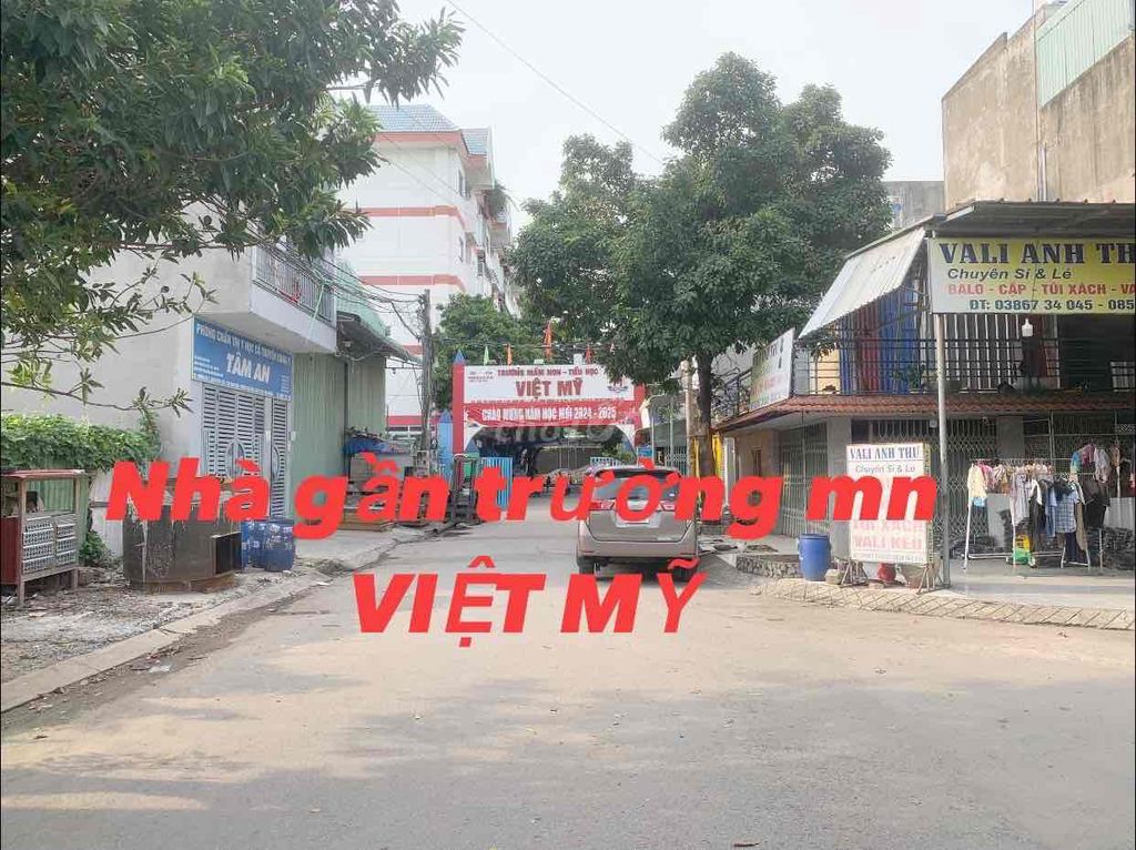 NHÀ LẦU TRỆT KẾ TRƯỜNG MN VIỆT MỸ - KDC ĐỒNG BỘ DÂN TRÍ CAO - 3 P NGỦ