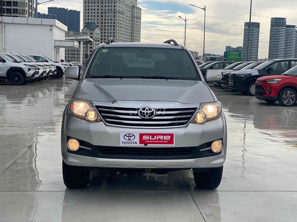 Toyota Fortuner 2.7AT 2016 Серебристый Автомат