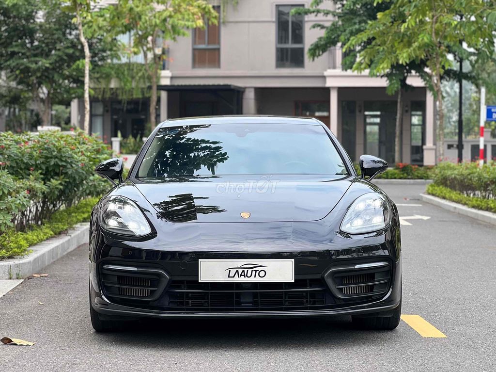 Porsche Panamera Platinum Edition model 2023