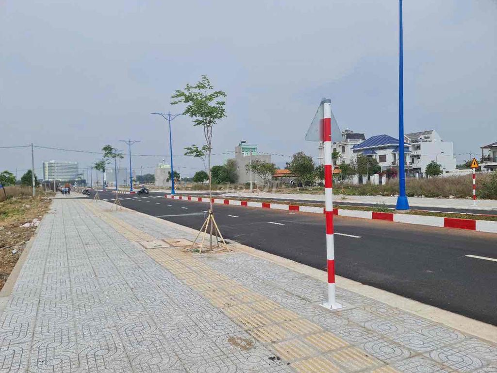 Bán Đất mặt tiền 26m Lan Anh 1