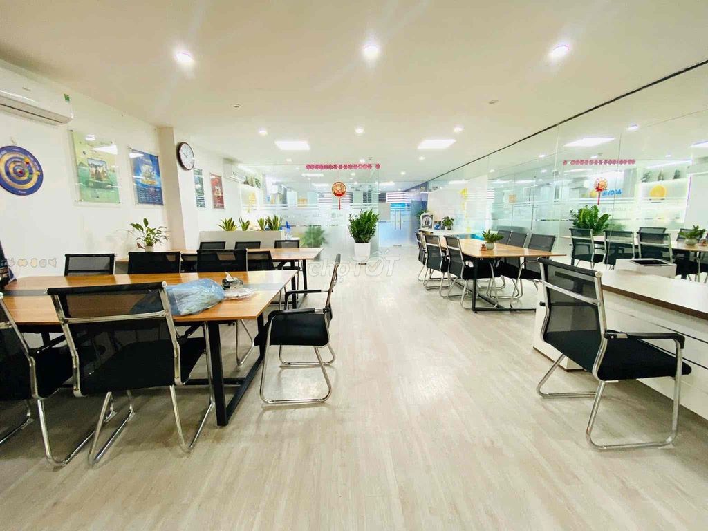 Cho thuê văn phòng tại Hoàng Cầu 130m2 giá 20t cực rẻ