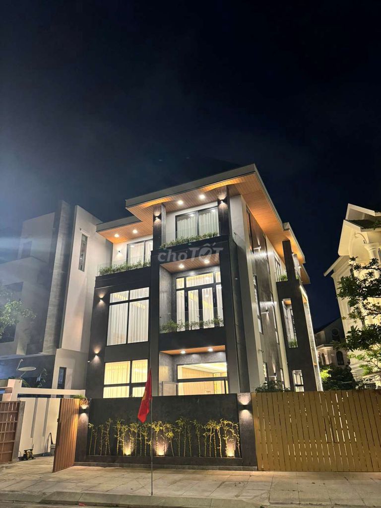 Bán căn biệt thự đại phú gia, tặng full nội thất. lh: *** Bán căn biệt thự đại phú gia, tặng full nội thất. lh: ***