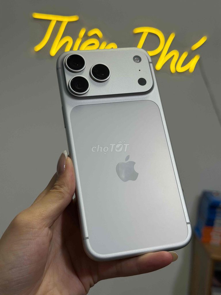 iPhone 17Promax 256gb Bạc QT P100 Sạc 65L CBH 7/27. Mua bán Điện thoại tại Quận Thanh Khê Đà Nẵng được đăng bởi Thiên phú  hình 1