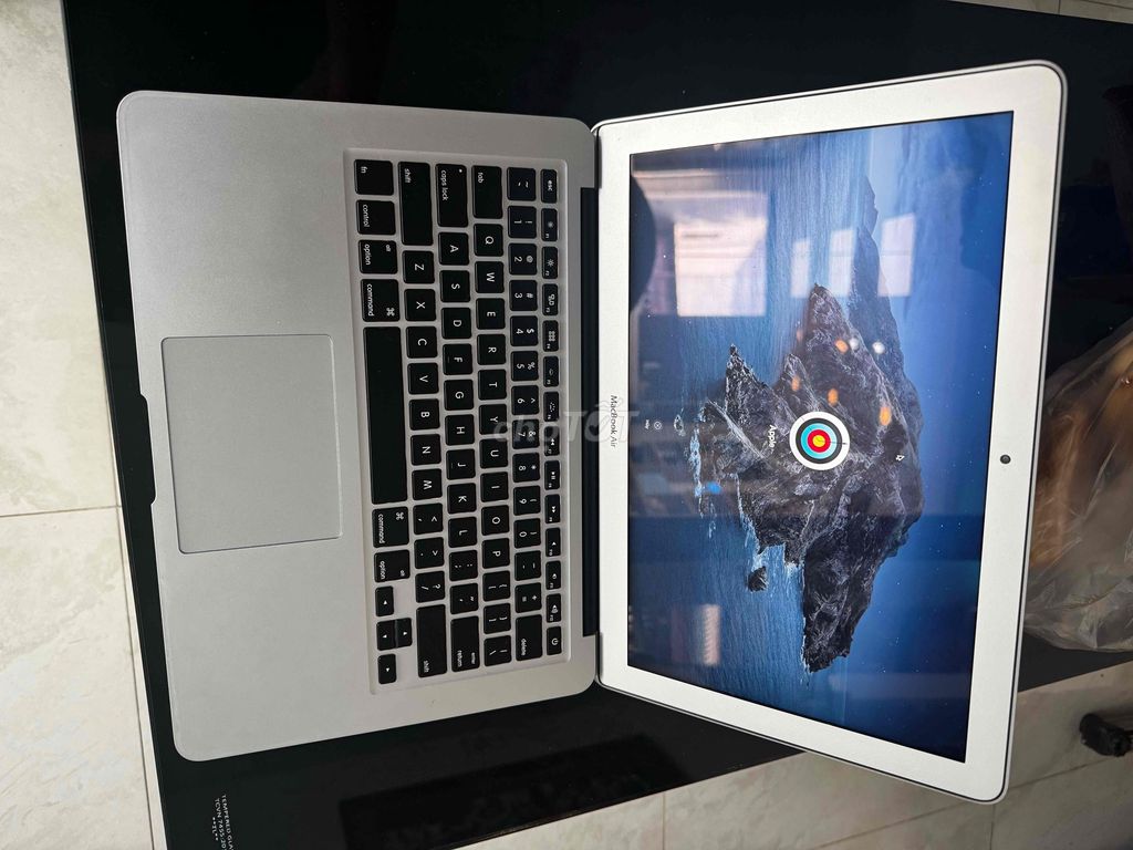 MACBOOK AIR 2017 NHƯ MỚI PIN NEW XÀI TRÂU. Mua bán Laptop tại Quận 3 Tp Hồ Chí Minh được đăng bởi Huy Nguyen hình 1