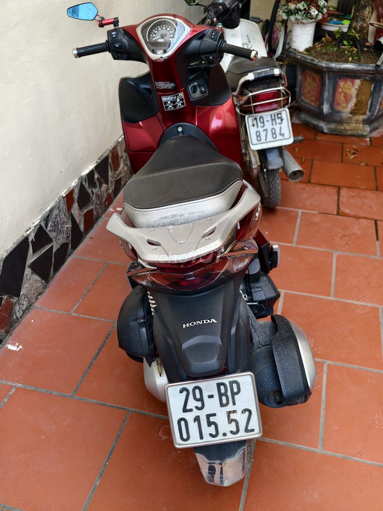 Honda SH Mode ABS 2024 Đỏ 9000km. Mua bán Xe máy tại Quận Cầu Giấy Hà Nội được đăng bởi Hoài Nam hình 1