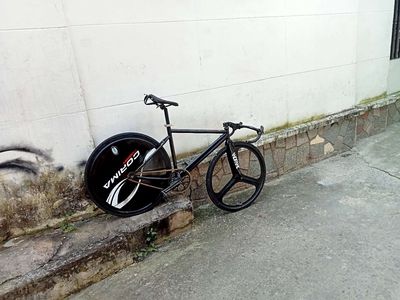 Xe đạp fixed gear Carbon Đen. Mua bán Xe đạp tại Quận 12 Tp Hồ Chí Minh được đăng bởi Danh Mai