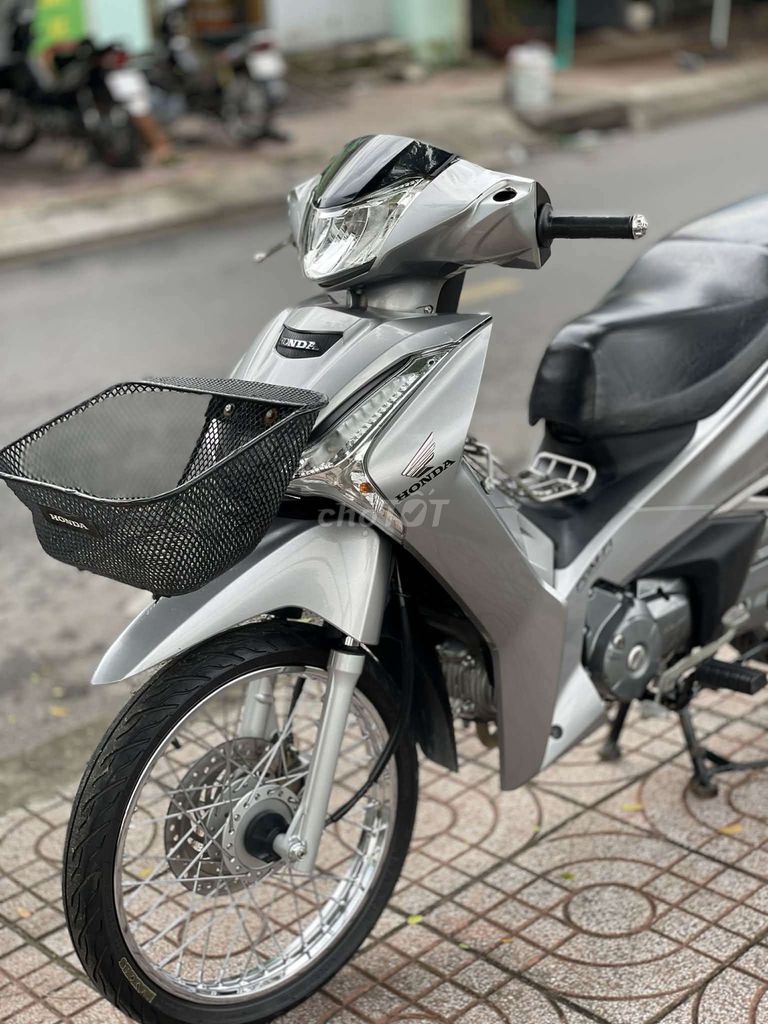 Fu Led 2023 xe đẹp chính chủ ủy quyền. Mua bán Xe máy tại Quận 8 Tp Hồ Chí Minh được đăng bởi Đặng Thái Hòa hình 2