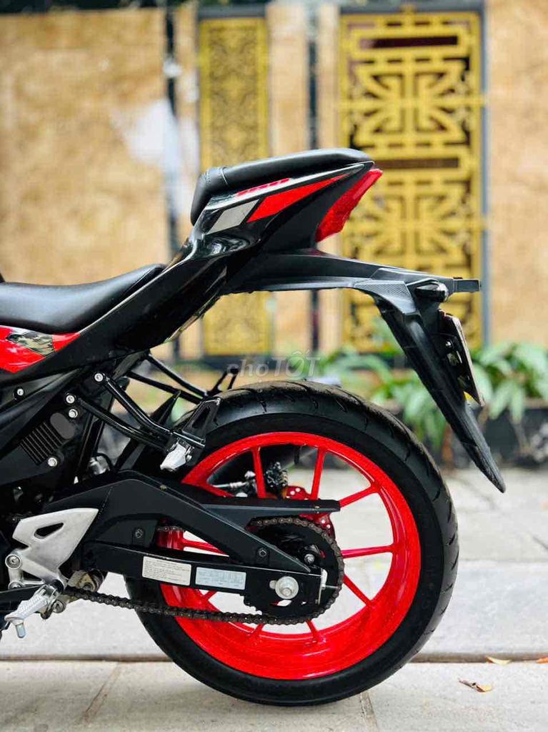 Suzuki gsx R150 cuối 2020 xe nguyên zin đẹp keng .. Mua bán Xe máy tại Quận Cầu Giấy Hà Nội được đăng bởi Tong motor xe may hình 9