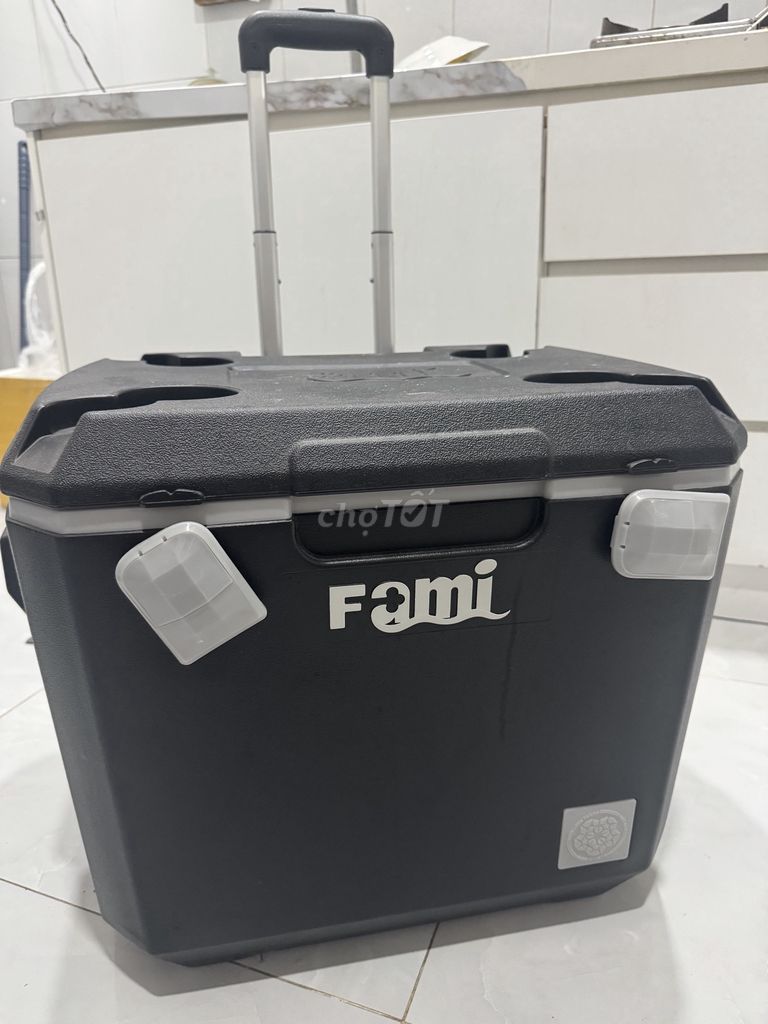 Thùng đá Fami 60L Đen có bánh xe. Mua bán Dụng cụ nhà bếp tại Quận Gò Vấp Tp Hồ Chí Minh được đăng bởi Xuân Thư hình 1