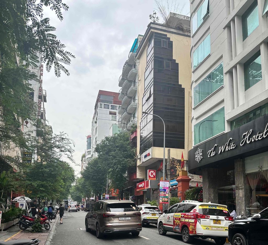 Bán HOTEL 3 SAO, 10x25, 12 Tầng, 68 phòng, P. Bến Nghé, Q.1.