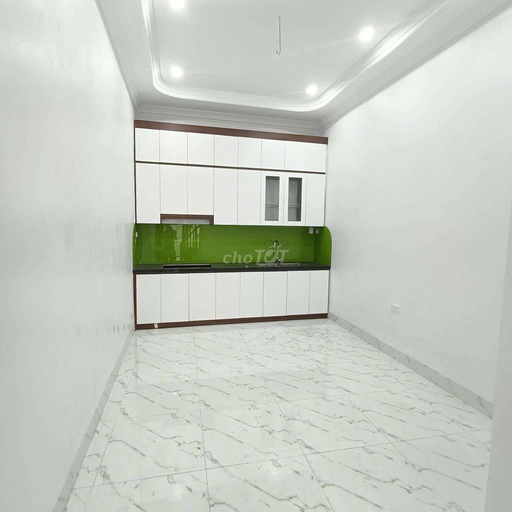 Cho thuê nhà gần Time city 35m2, gần trường học,ô tô đỗ