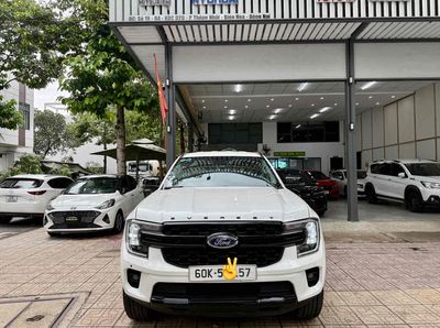Ford Everest Sport 2024 Trắng 8.000km