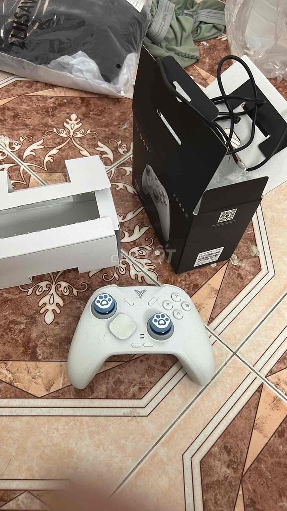 Tay cầm chơi game Flydigi Direwolf 4 Trắng. Mua bán Thiết bị chơi game tại Quận Hai Bà Trưng Hà Nội được đăng bởi Thien Duc hình 1