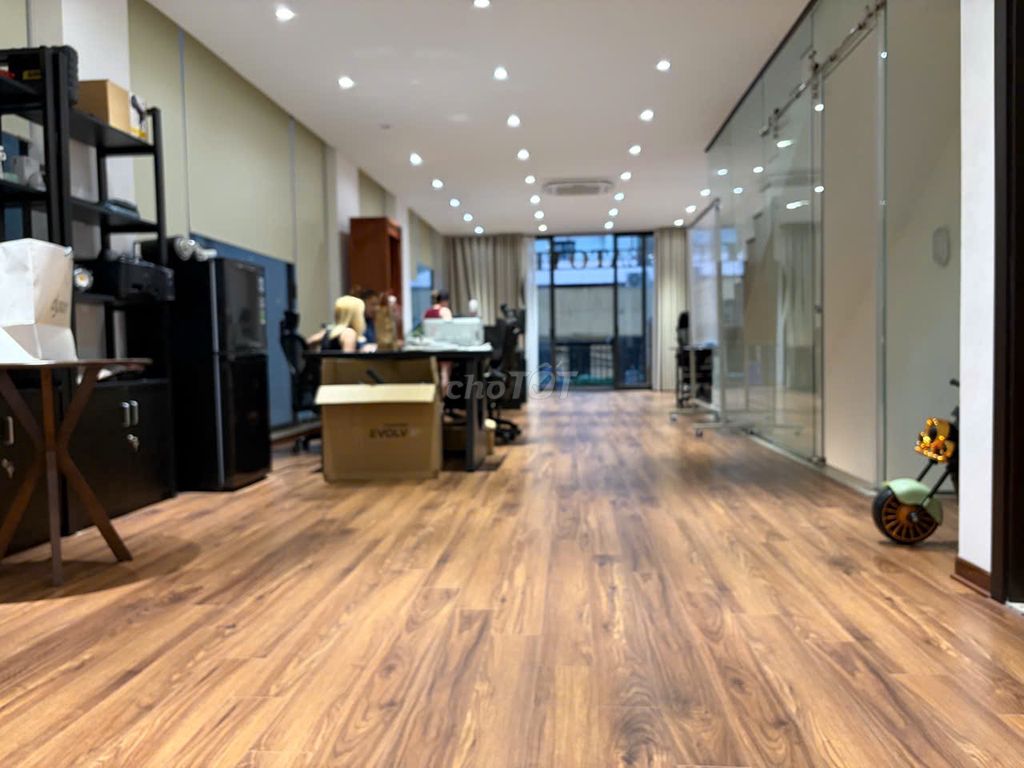 Cho thuê nhà mặt phố Tây Hồ, KD đa dạng, 120m2 thông sàn, dễ nhận diện
