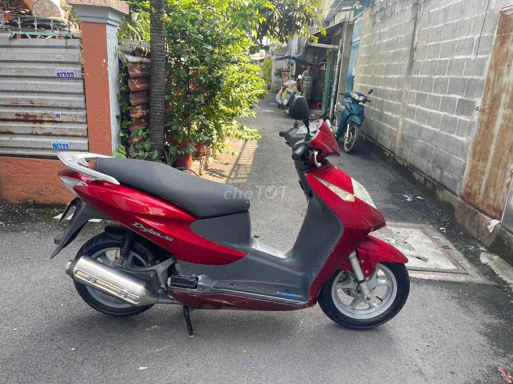 Honda Dylan Đỏ máy em, biển số thành phố. Mua bán Xe máy tại Thành phố Thủ Đức Tp Hồ Chí Minh được đăng bởi Bảo An hình 2