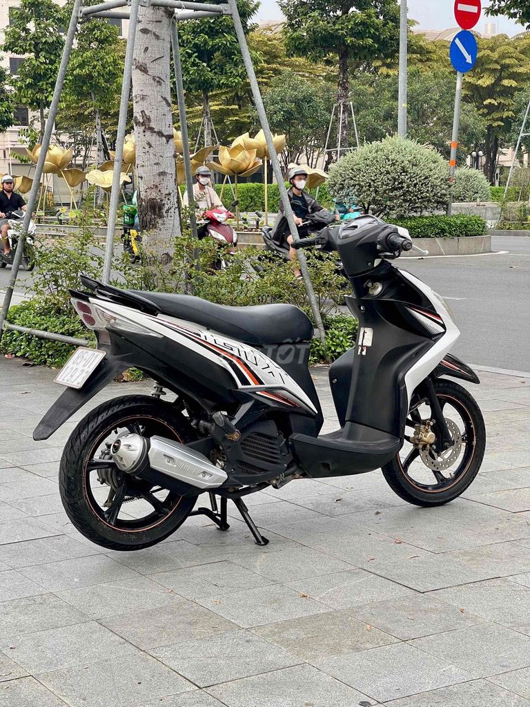 Yamaha Luvias FI Trắng đen. Mua bán Xe máy tại Quận Gò Vấp Tp Hồ Chí Minh được đăng bởi LONG THỊNH hình 5