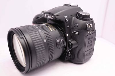 Combo Nikon D7000 + lens 18-70