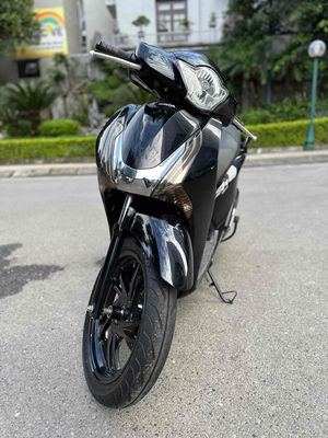 Honda SH 150 năm 2016 ! chạy ít xe còn mới. Mua bán Xe máy tại Quận Hoàng Mai Hà Nội được đăng bởi Xe Máy Quân Oanh  hình 1