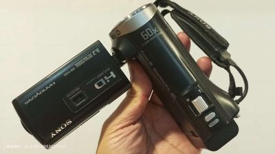 Sony HDR-PJ330: máy quay phim siêu zoom, có wifi
