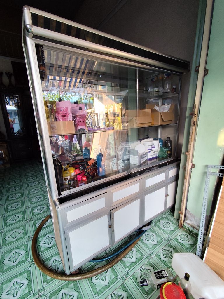 Tủ trưng bày Nhôm Kính Bạc Trắng. Mua bán Tủ, kệ gia đình tại Thành phố Biên Hòa Đồng Nai được đăng bởi Nguyễn Minh hình 1
